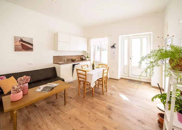 Bellevue Apartment *