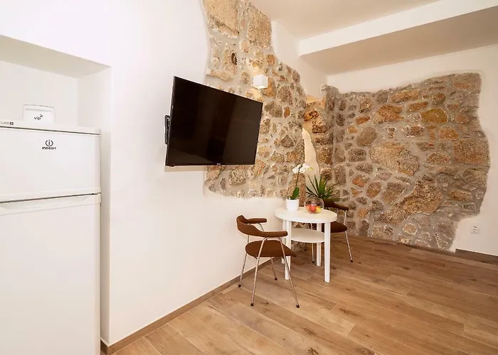 Bellevue Apartment *